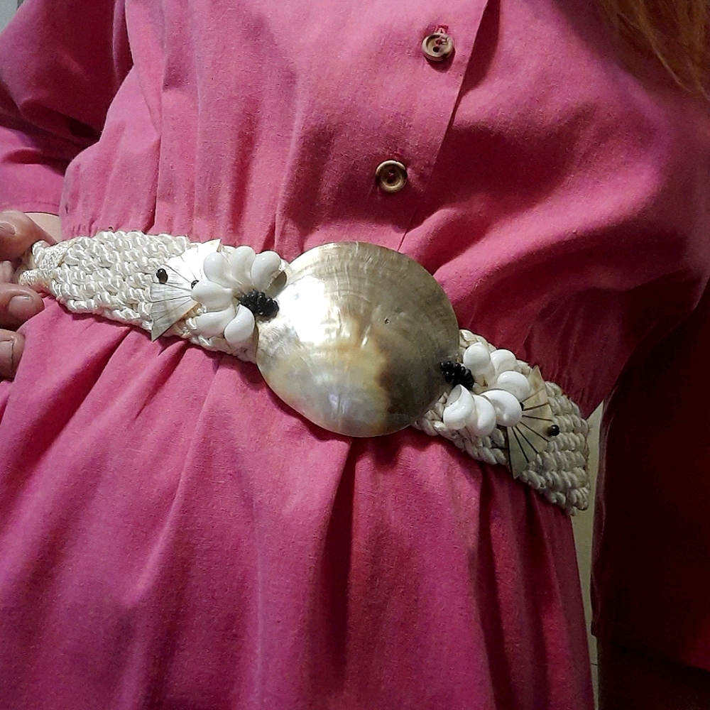 1980's rope belt w/ Mother of Pearl & shells - Picture 2 of 11